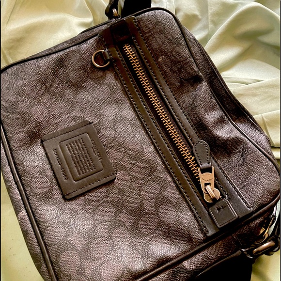Unisex Coach bag. New but slightly used - Picture 1 of 5